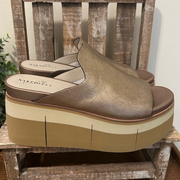 NAKED FEET - FLOW in GOLD Platform Sandals Size 8.5 New! - Picture 1 of 6